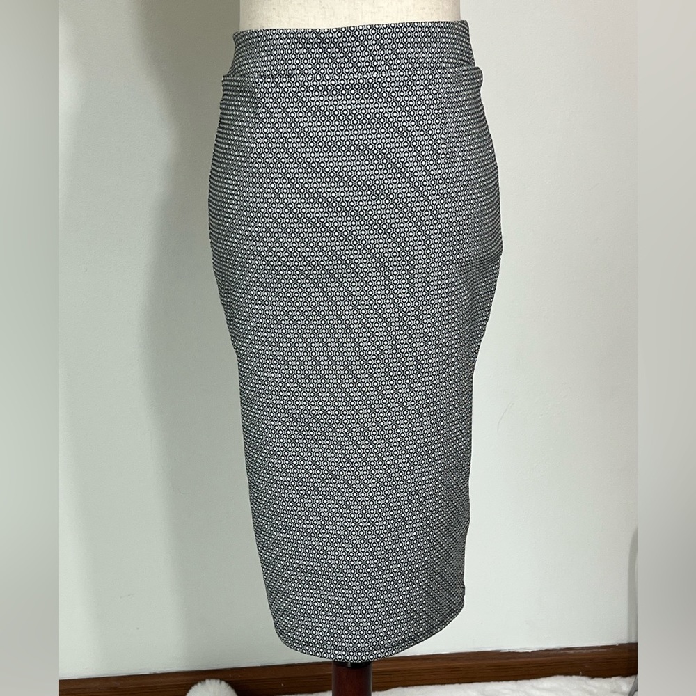 Pencil Midi skirt | Size M | Black and white
